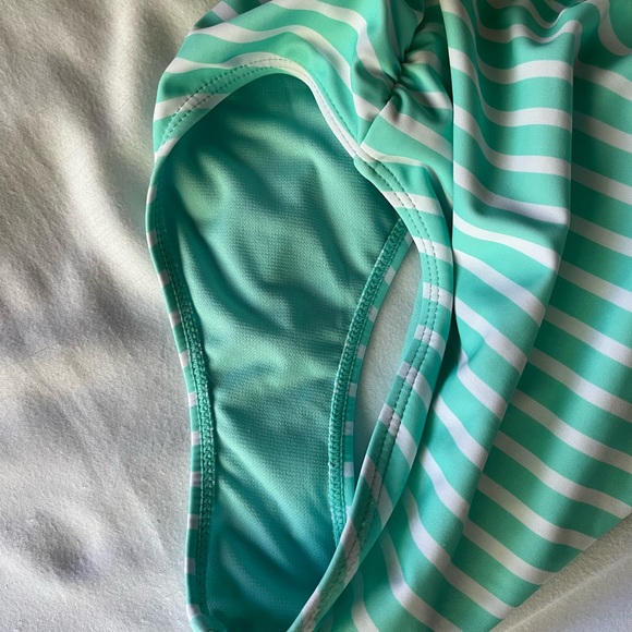 Sweet Pineapple: Girl’s one piece swimsuit with sequence double sides seashell - Picture 3 of 8